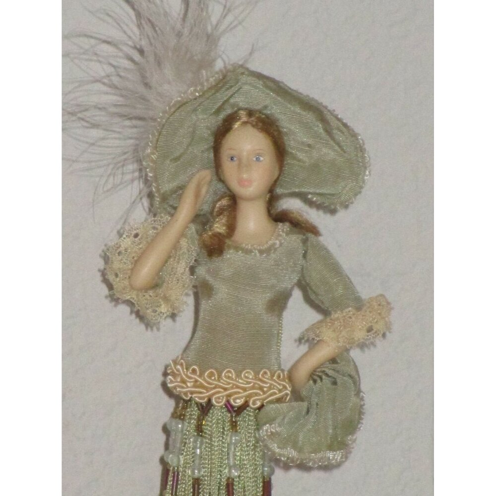 Popular Creations Victorian Green Hanky Porcelain Hand and Face Tassel Used Good - Picture 2 of 5